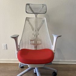 New condition Herman Miller Sayl fully loaded office chair in white ( buy 1 get 1)