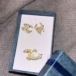 Luxuxy earrings and adjustable ring Gift box included