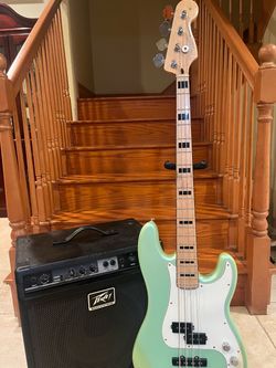 Fender Guitar Center Exclusive Deluxe Precision Bass w/ Peavey Max 112 Bass Amp