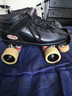 selling a pair of Riedell R3 Quads rollerskates size 8 in mens 