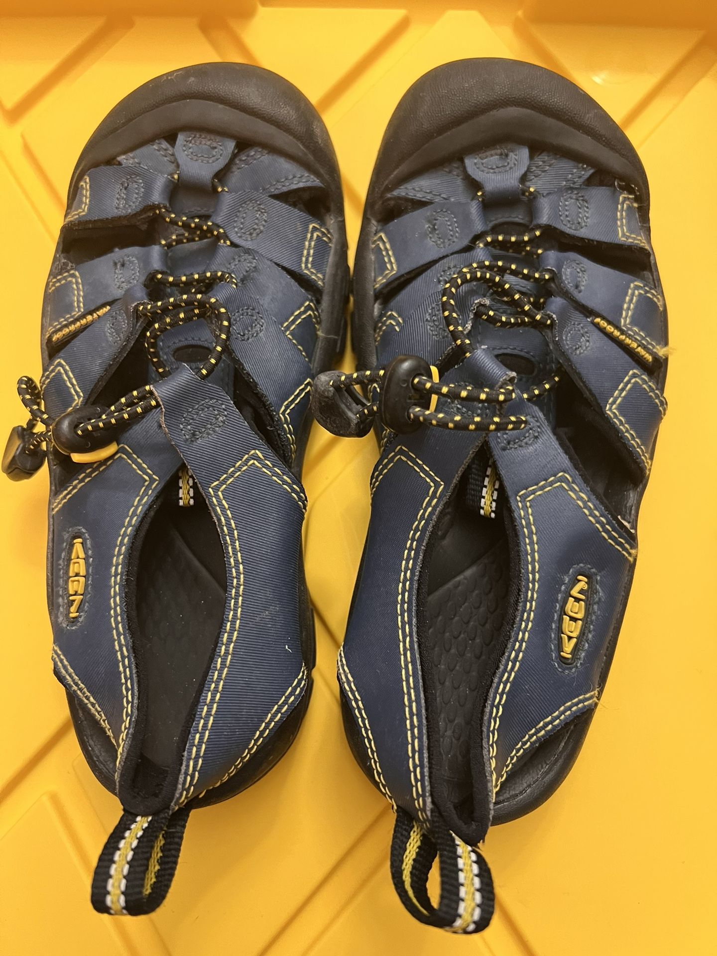 Keen Shoe Size 4