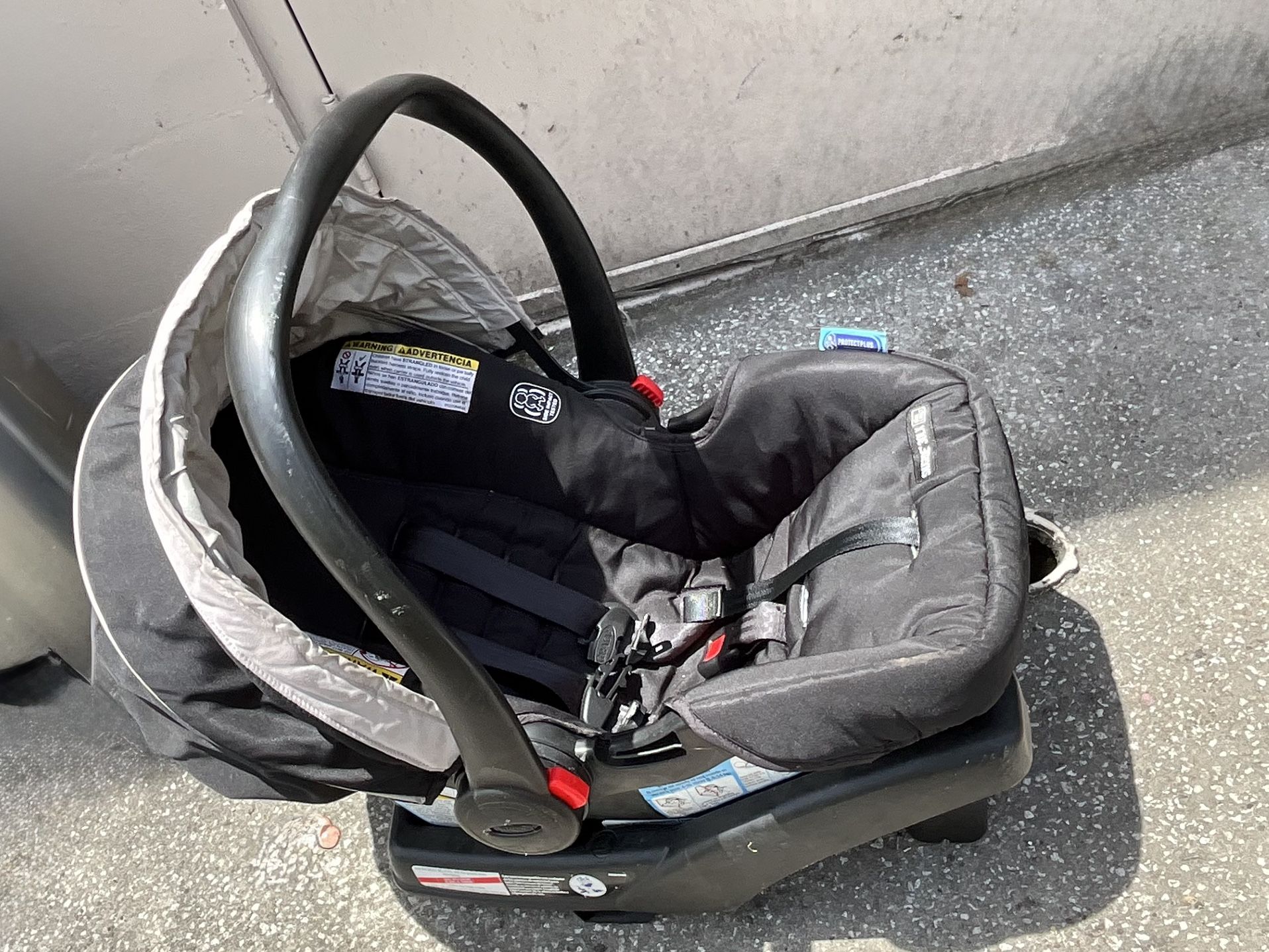 Graco SnugRide SnugLock 30 Infant Car Seat