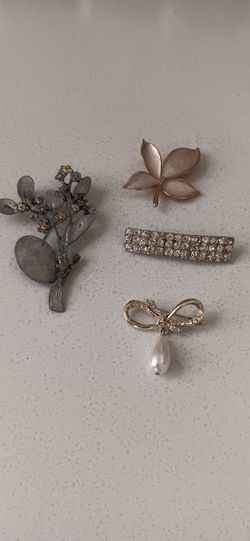 4 Vintage Brooch Pins