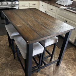 Kitchen Island With Bar Stools