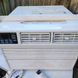 Whirlpool 10,000 BTU Window A/C – Lightly Used w/ Remote