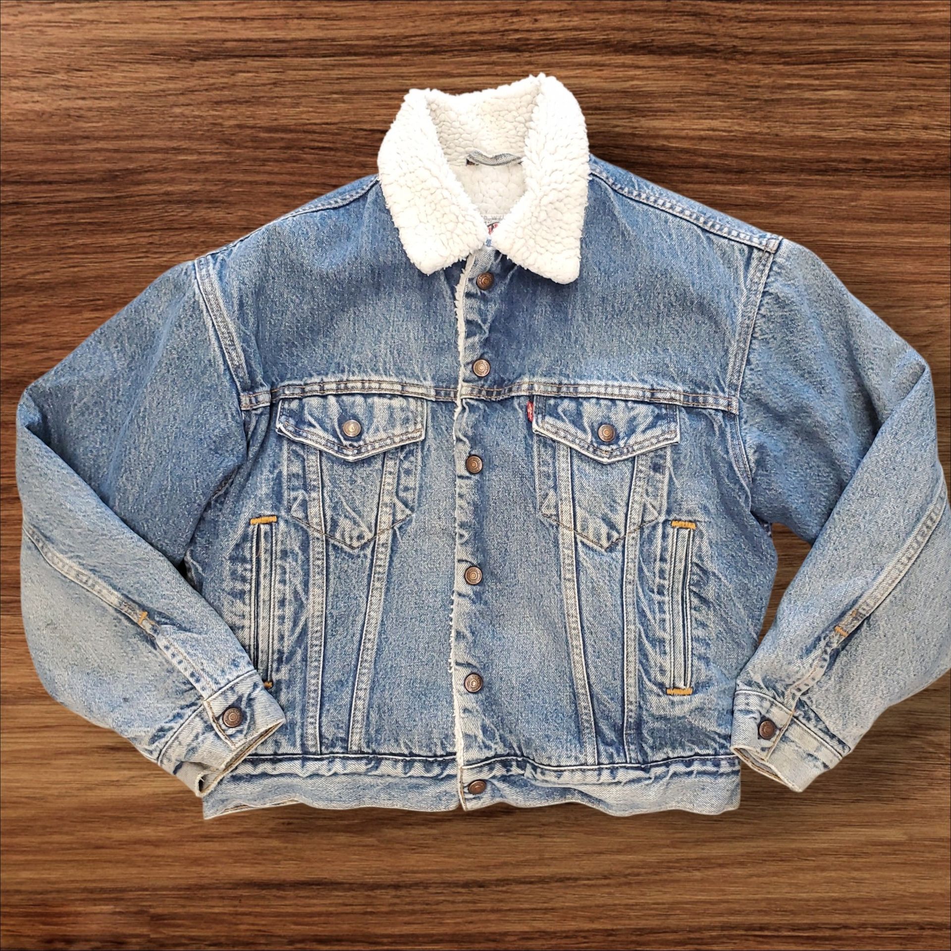 Vintage 90’s Distressed Levi’s Sherpa Denim Trucker Made in USA Jacket Size Small