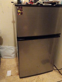 Like new, works well, cools everything