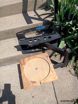 Wall mount cutting table