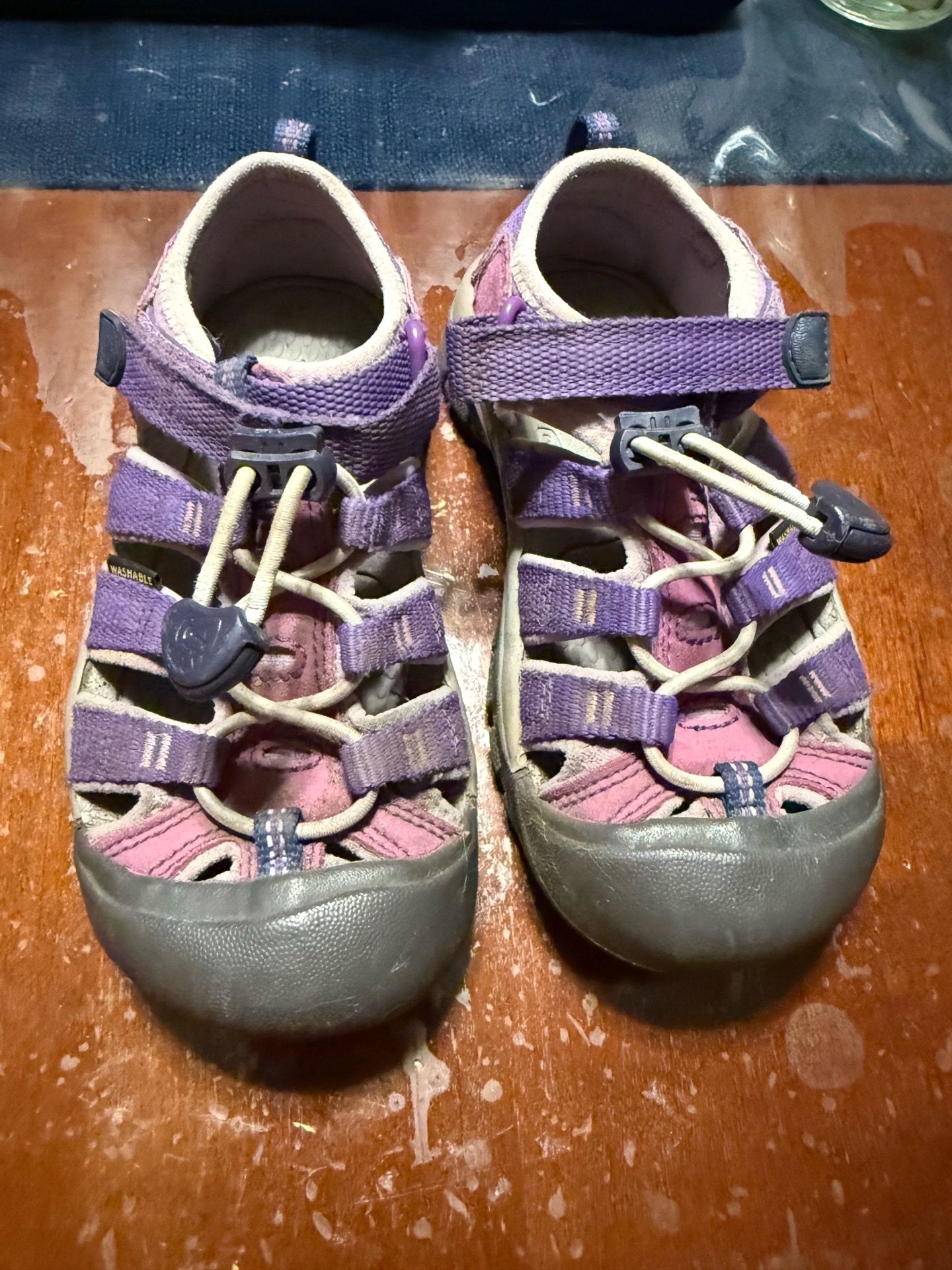 Girls keen sandals