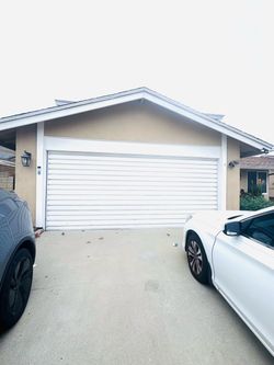 White Garage door w/ Automatic Opener