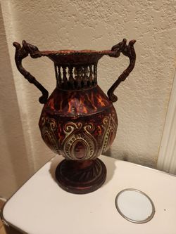 Metal decoration vace