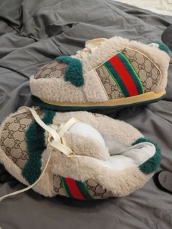 Slippers size large 8-10