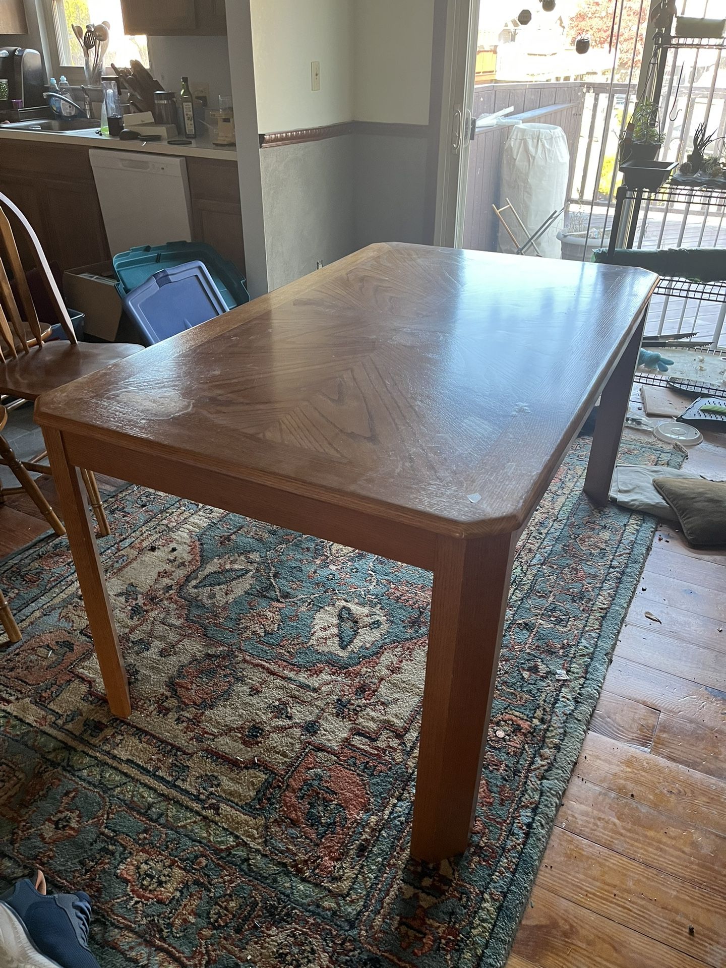 Dining table And 5 Chairs