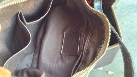 Coach Handbag. No Stains /rips.. pick up dysart Road and Thunderbird