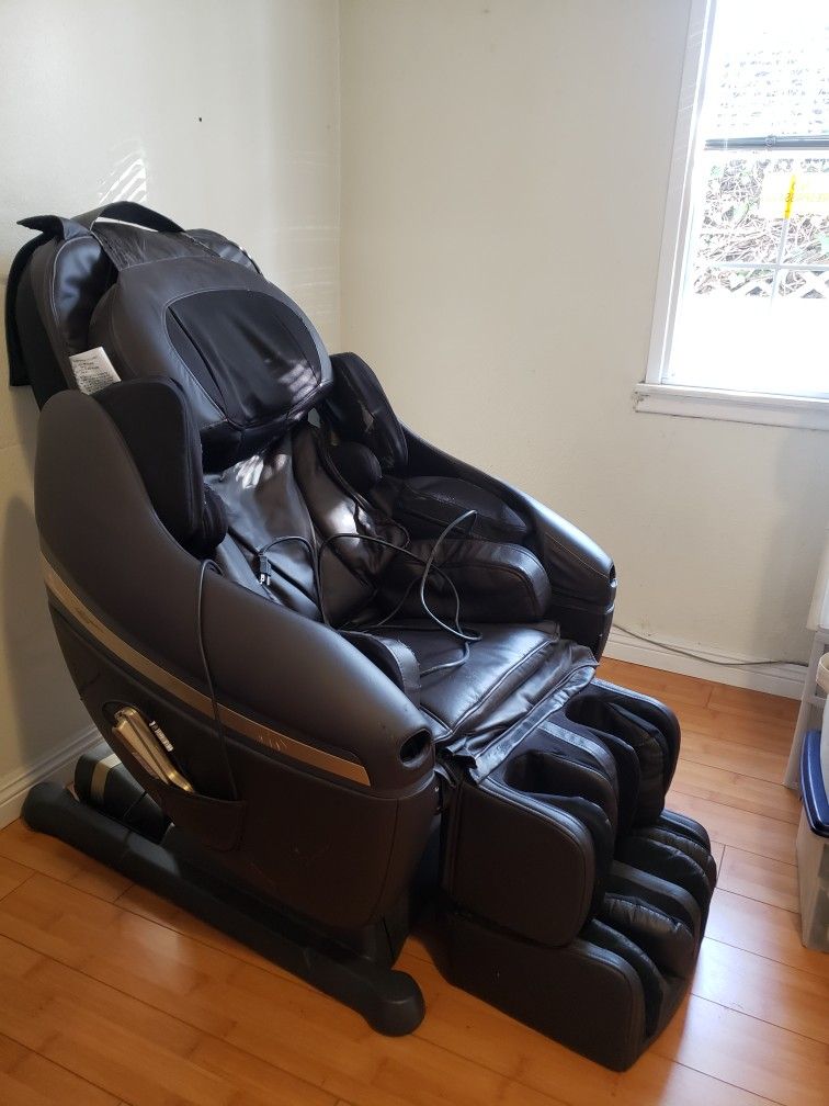 Inada Massage Chair for Sale in Garden Grove, CA OfferUp