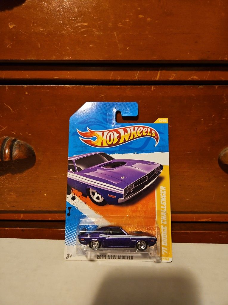 2011 Hot Wheels 1971 Dodge Challenger