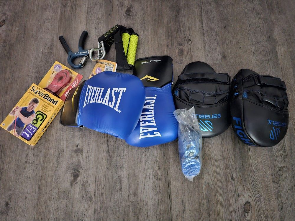 Gym Workout Bundle / Boxing Gloves Wraps And Pads.