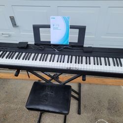 Yamaha P-71 Digital Keyboard