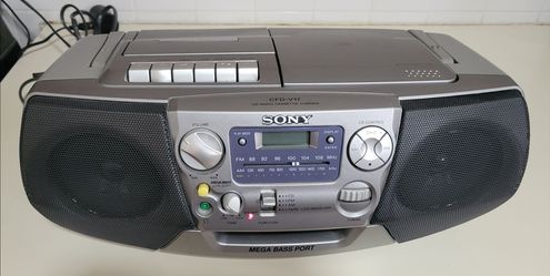 Sony CFD-V17 AM/FM Radio CD Cassette Recorder Boombox Mega Bass NEW