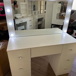 New Vanity Hollywood Style