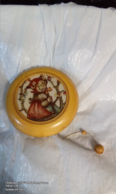 Vintage M J HUMMEL REUGE MUSIC BOX $5.00
