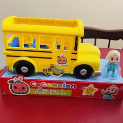 Cocomelon Musical Yellow School Bus Plays Music JJ Figure Toy Wheels On The Bus