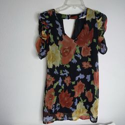 hot and delicious floral dress size small