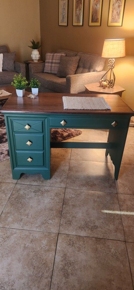 Beautiful Desk Or Vanity