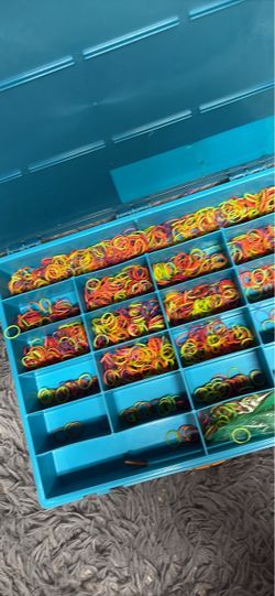 Rainbow loom with case and bands