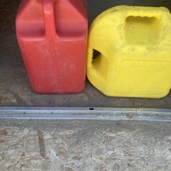 3 Galones Uno No Tiene Tapón 