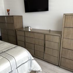 Havertys Gramercy Light Wood 6 Piece Bedroom Set Electric Tempur-pedic King Mattress MSRP Over $10k