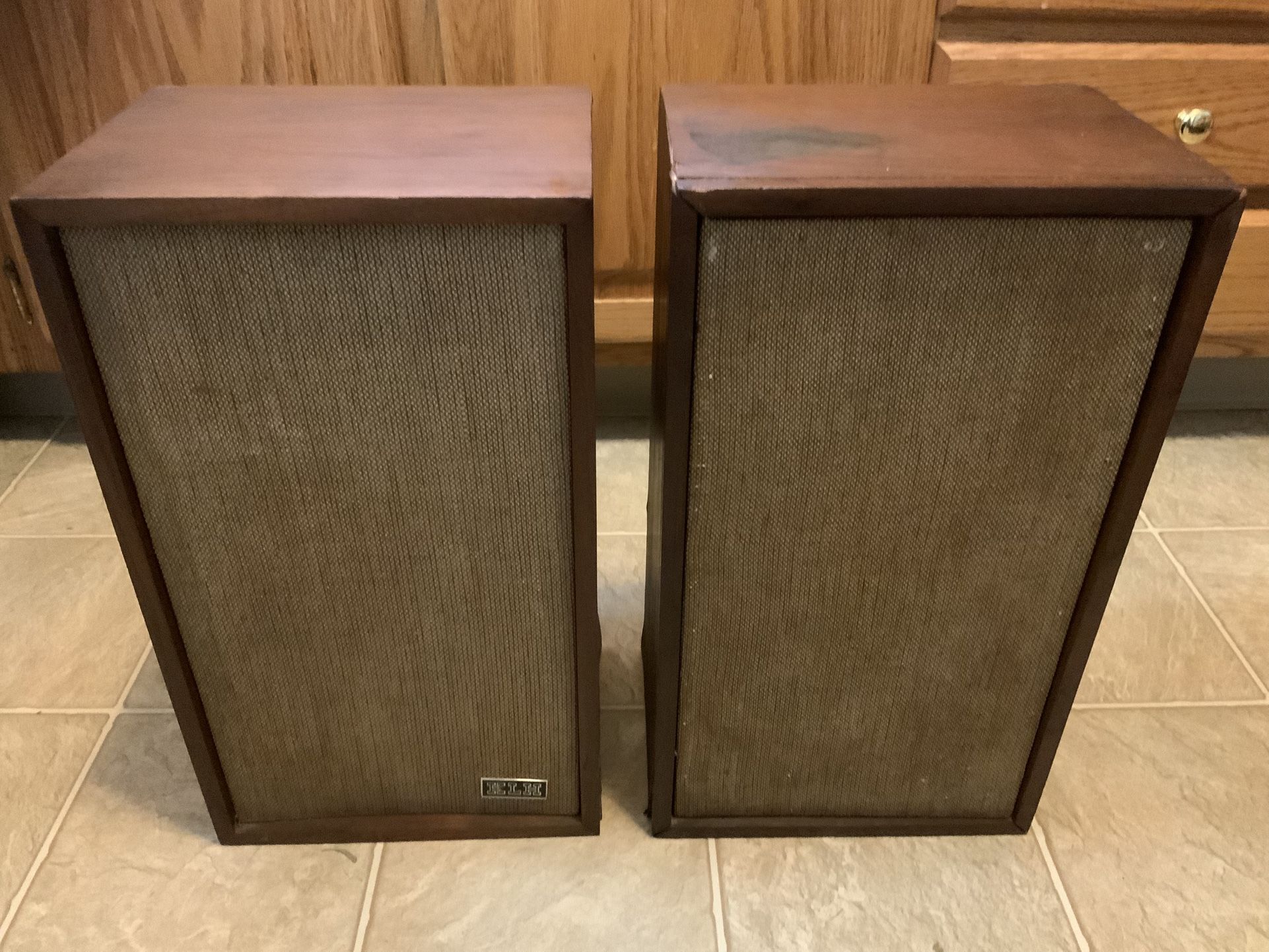 KLH Model 22/24 Speakers