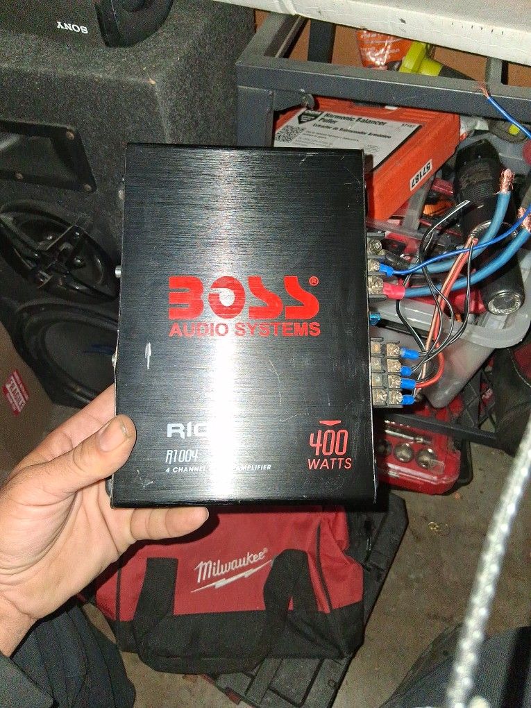 BOSS AUDIO SYSTEMS AMP RIOT R1004 4 CHANNEL 400 WATTS LOCATED IN MODESTO