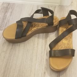 Ladies size 8 Black 