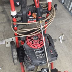 HUSKY 2600 PSI PRESSURE WASHER