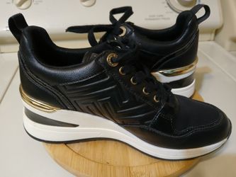 Aldo platform sneakers size 7. Worn  once.