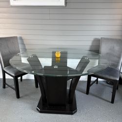 Dining table w/ 2 Chairs
