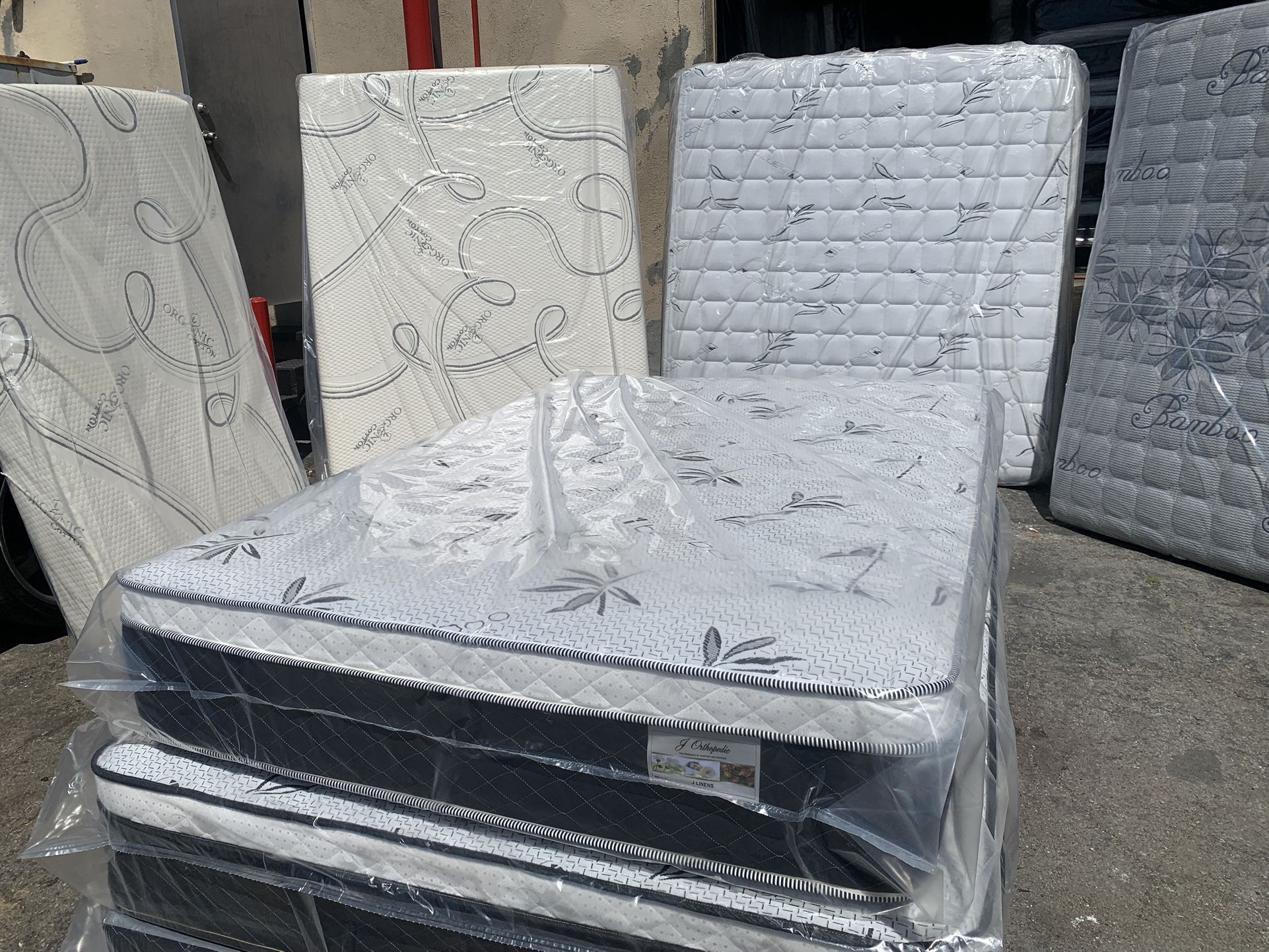✨Mattress Pillow Top All Sizes ✨ 🔸12” inches tall 🔹All sizes 🟠Queen sizes $199 🟡Full sizes $180 🟢Twin sizes $150 🔵Cal king $330 🟣E. King $330