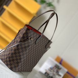 Louis Vuitton Neverfull MM Bags 26 2 for Sale in Miami Beach, FL