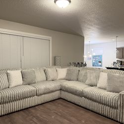 Stupendous 3-Piece Sectional Couch