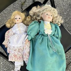 Set of 2 porcelain dolls