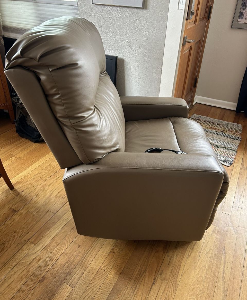 Recliner- And Lift To Stand