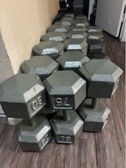 DUMBBELL WEIGHTS. PRICES LISTED UNDER DESCRIPTION AT THE BOTTOM 👇👇👇