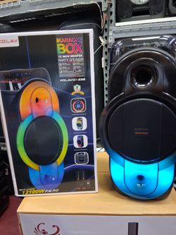 Portable karaoke 🎤 Bluetooth party speakers by phoenix.  2 free 🎤  🎤
