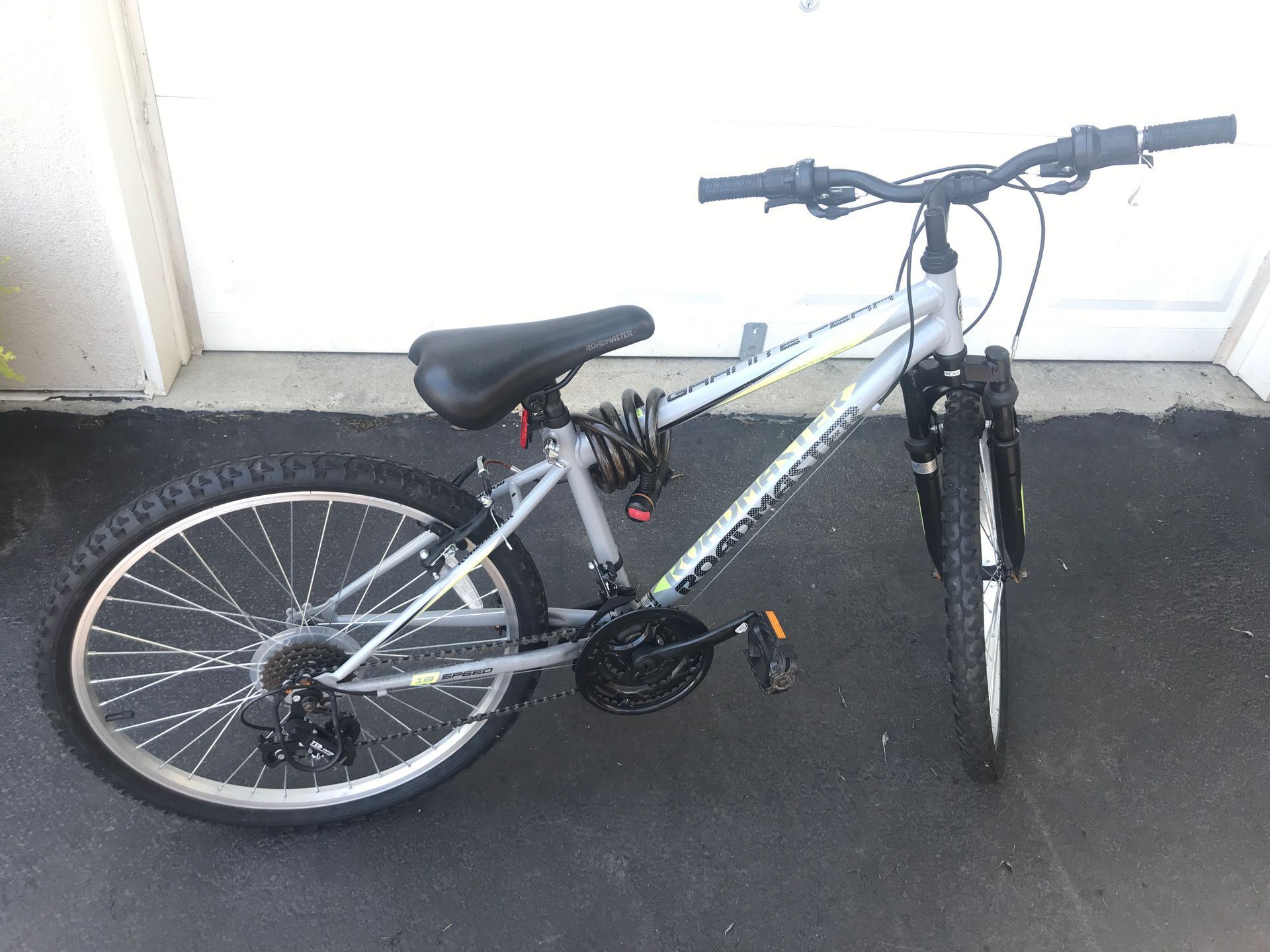 24 inch Like New Young Adult Roadster Mountain Bike