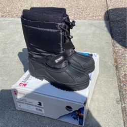 Snow Boots Sz4