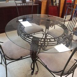 Bakers Rack & Dining Room Table w/4 Chairs