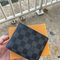 Black LV Men's Wallet With Box for Sale in Huntington, NY - OfferUp