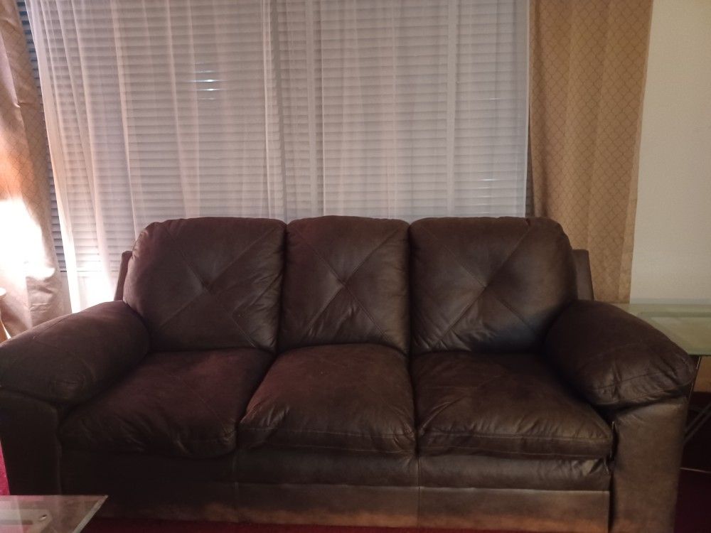 Like New Livingroom Set