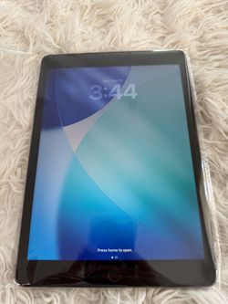 Apple iPad Space Gray 8 generation
